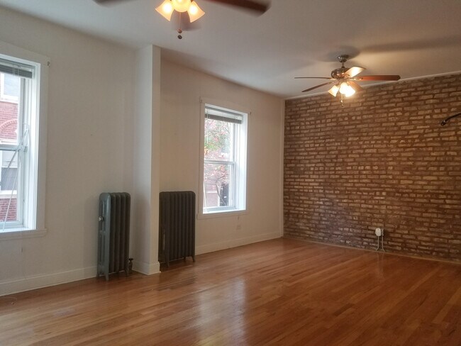 Foto del edificio - 2138 W Berteau Ave