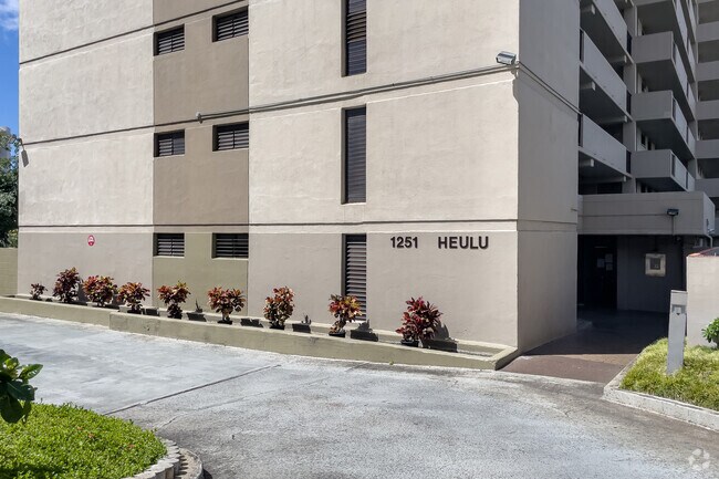 Building Photo - 1251 Heulu St
