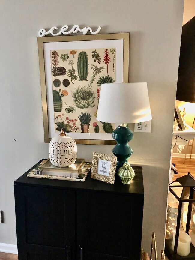 Foto del edificio - 1614 Thrush Ter