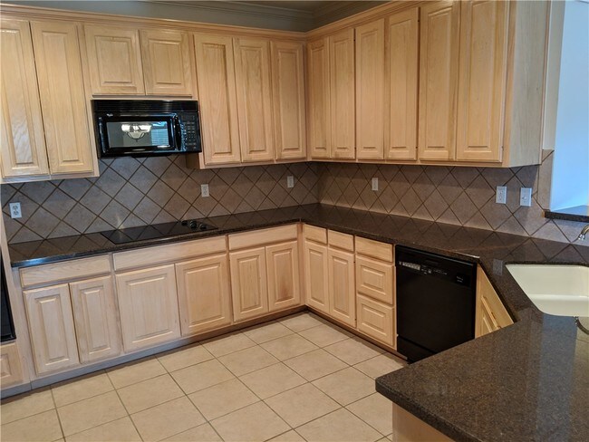 Building Photo - 5511 Oakwood Cove