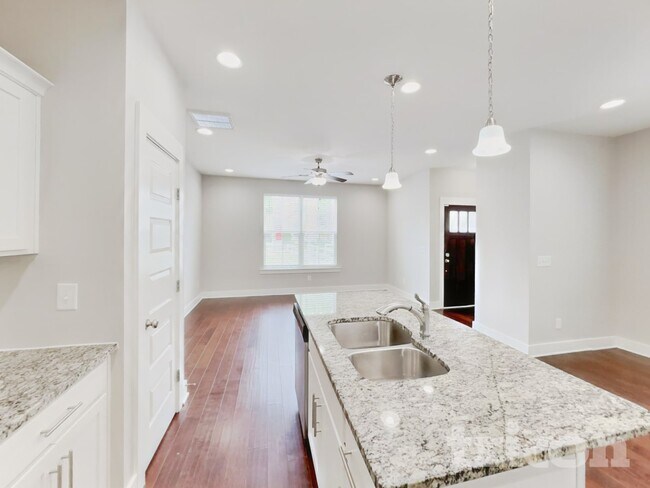 Building Photo - 1326 Sula Dr