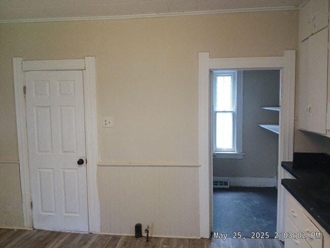 Building Photo - 119 Everett St