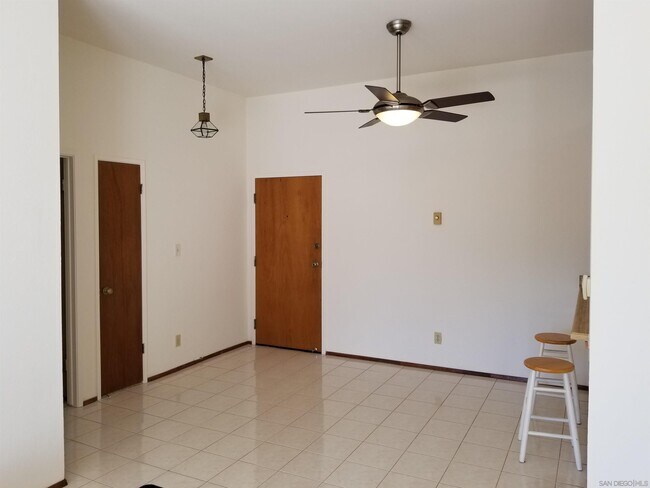 Foto del edificio - 8328 Regents Rd