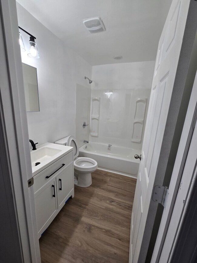 Building Photo - 368 Libby Ave