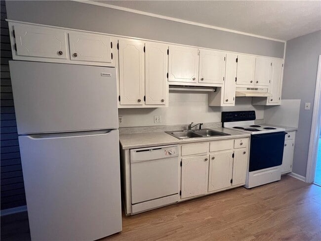 Building Photo - 1650 Beechwood Blvd NW