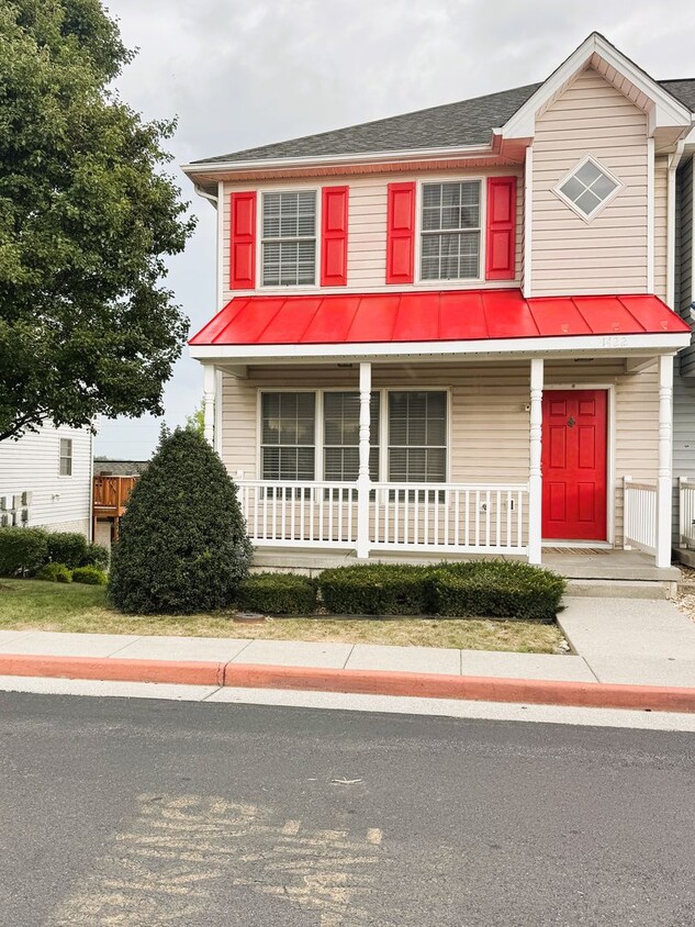 Photo - 1422 Founders Way