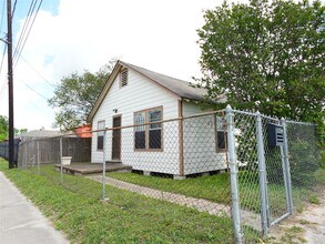 Building Photo - 4818 Hirsch Rd