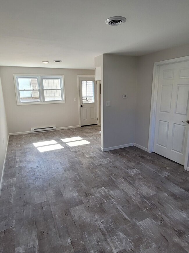 Foto del edificio - 2 Bedroom, 1 Bath Duplex w/Garage in Camanche, IA