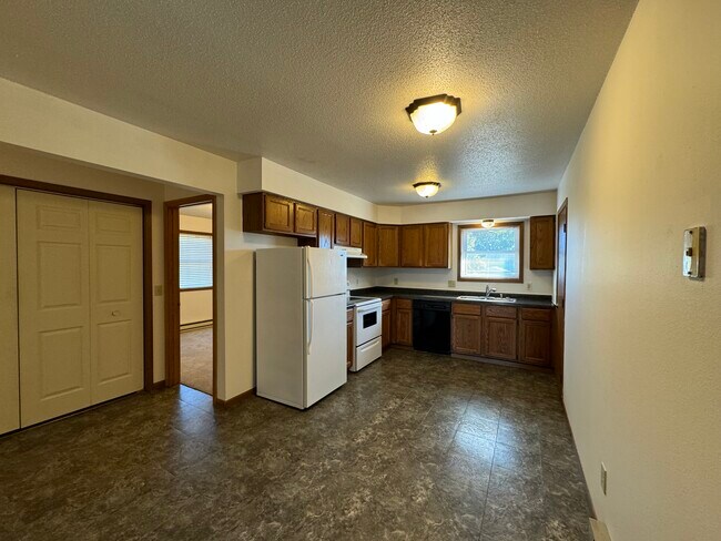 Foto del edificio - 2318 Meadow Ln