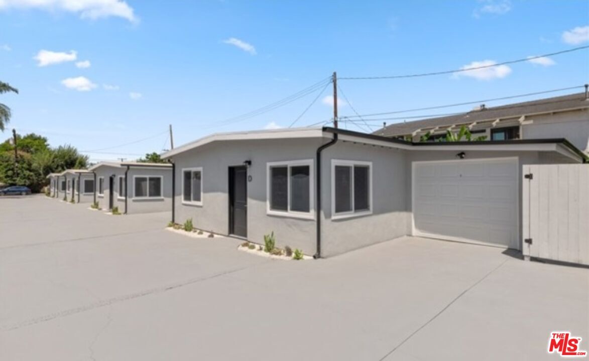 Primary Photo - 2658 Santa Ana Ave