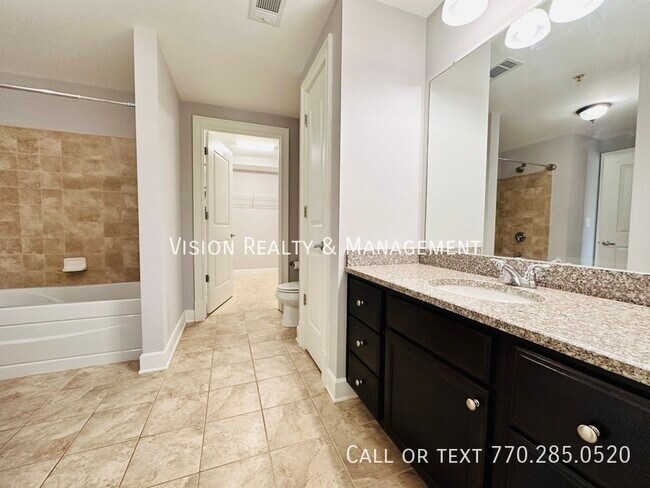 Foto del edificio - One BR Condo in One River Place Sandy Spri...