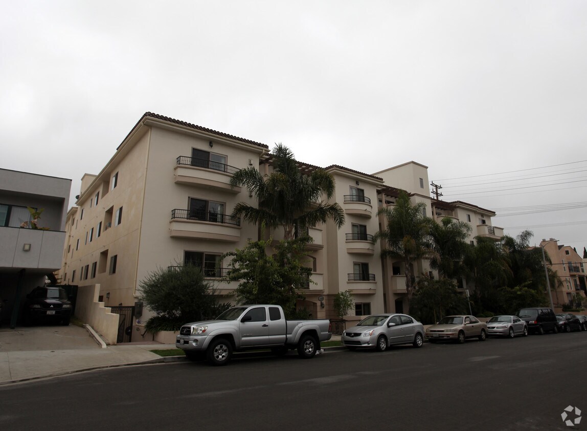 Foto del edificio - 11848-11860 Kiowa Ave