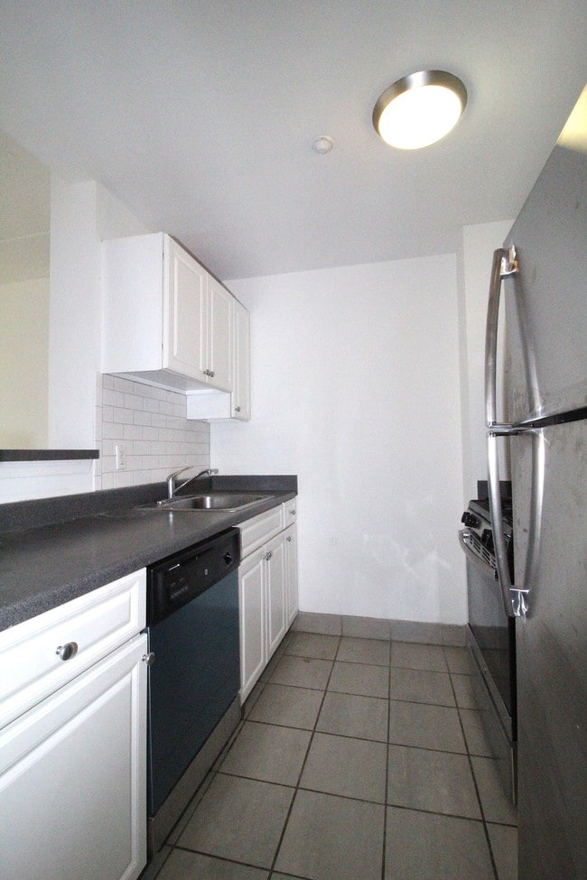 Building Photo - 304 W 117th St
