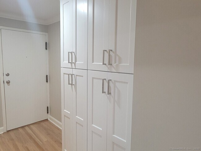 Foto del edificio - 160 Fairfield Woods Rd