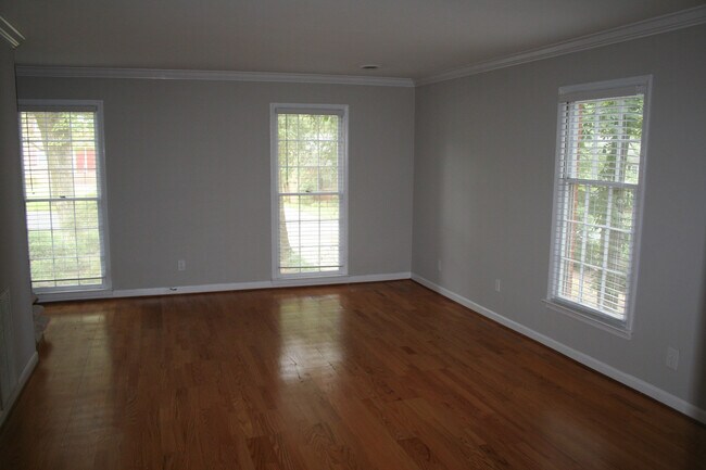 Foto del edificio - Live at the Center of Modern Conveniences ...