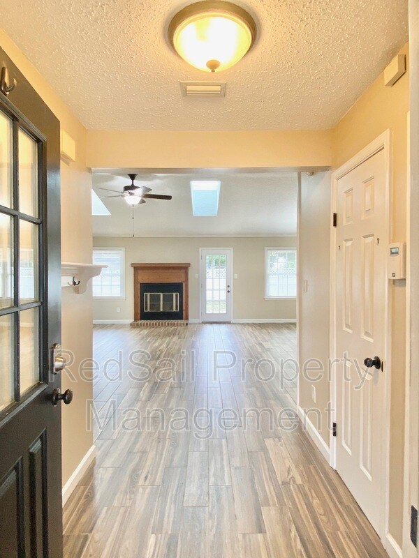 Foto del edificio - 1208 Brookhill Ct