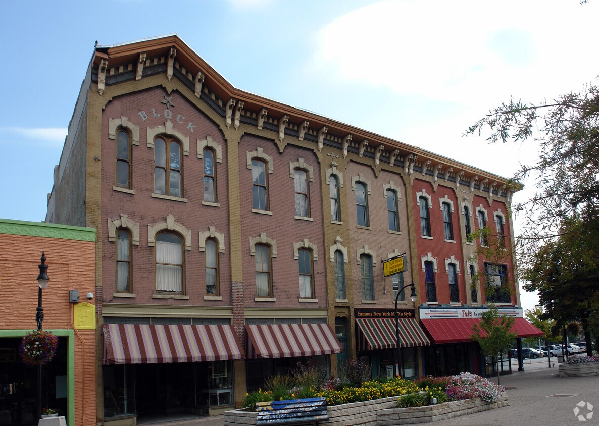 Building Photo - Star Block
