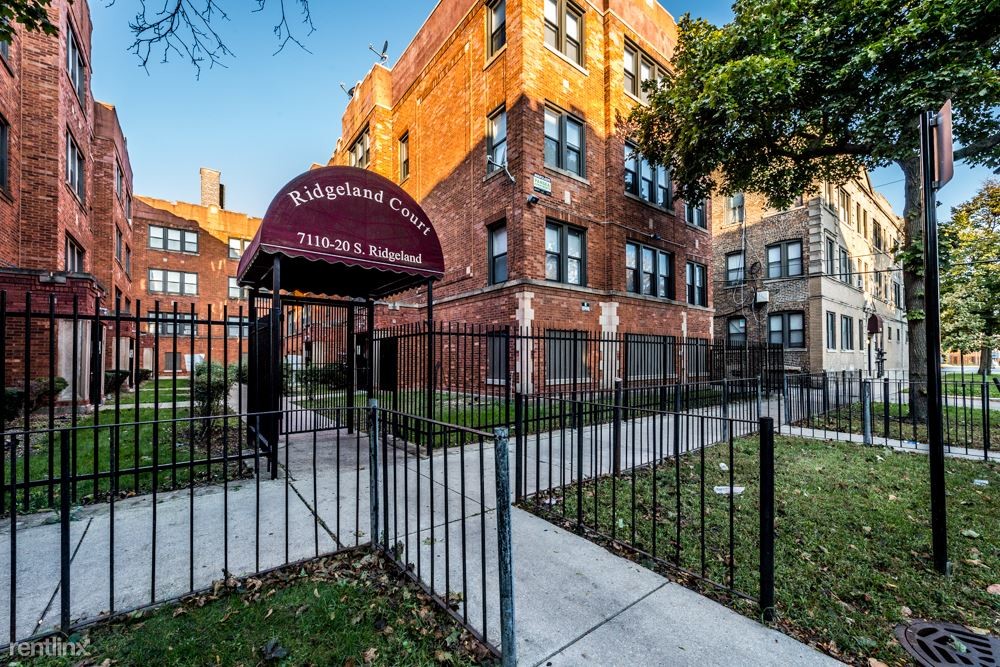 Foto principal - 7110 S Ridgeland Ave