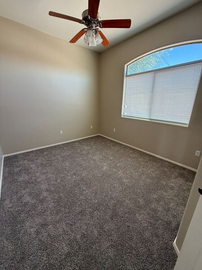 Foto del edificio - House For Rent