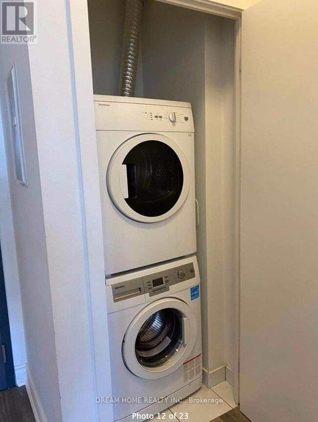 Building Photo - 52 Forest Manor Rd