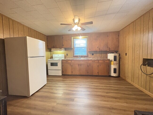 Foto del edificio - "Charming 1-Bedroom Duplex in Martin, TN -...