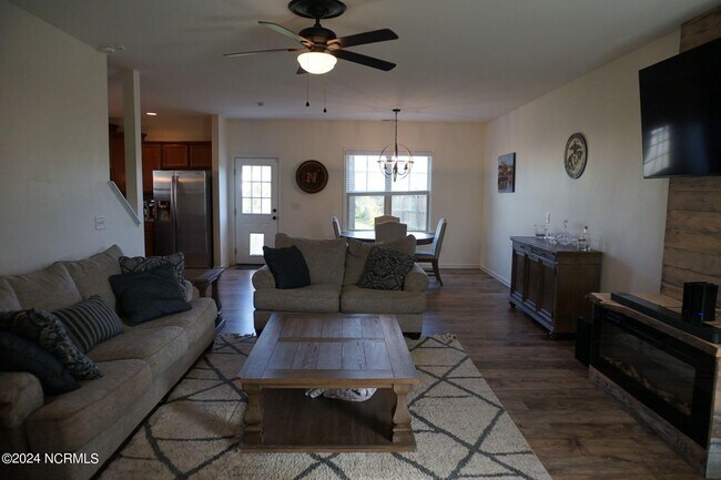 Building Photo - 416 Bald Cypress Ln