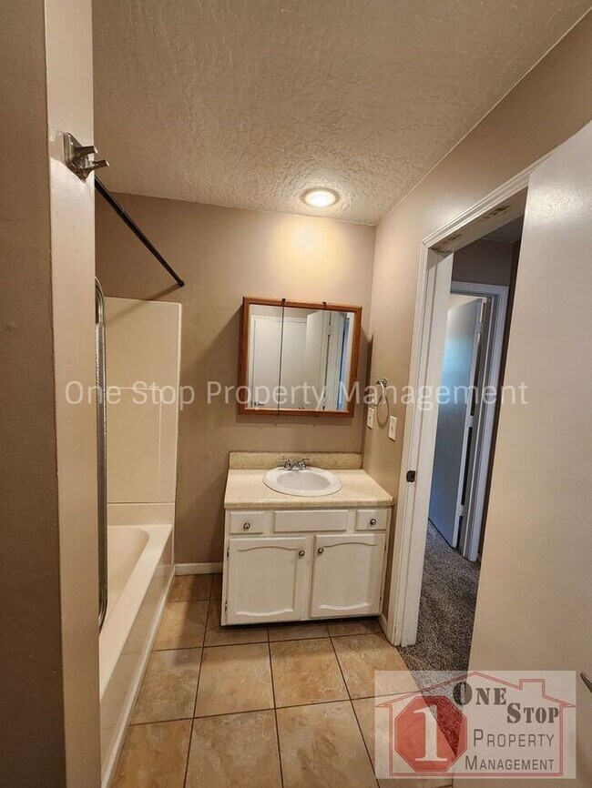 Foto del edificio - Great 2 bedroom, 1.5 bathroom duplex in Ol...