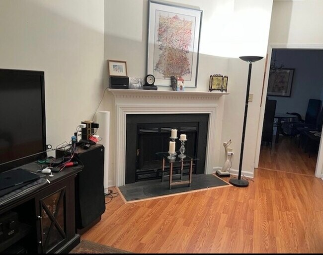 Foto del edificio - 107 Colchester Ct