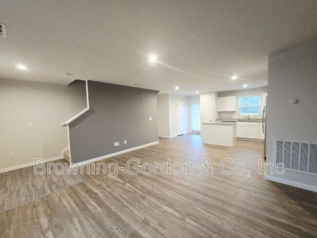 Foto del edificio - 1026 Cone Blvd