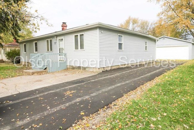 Building Photo - 1412 W 61st Pl