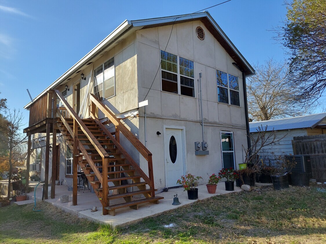 8107 Lookover St Unit Upstairs, San Antonio, TX 78209 Apartments in