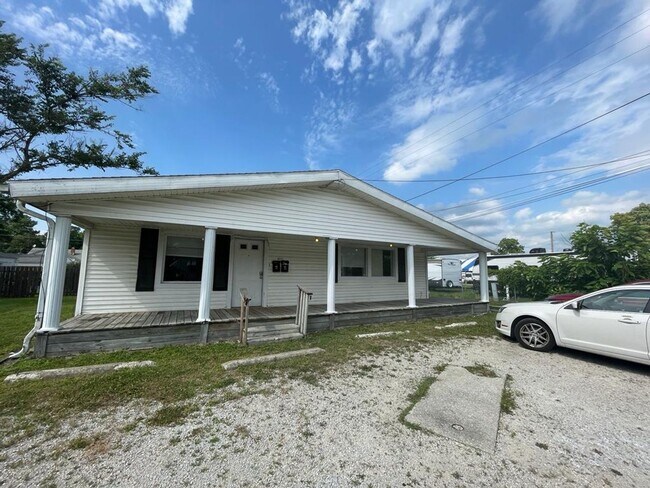 Building Photo - 800 W. Lindweth Place