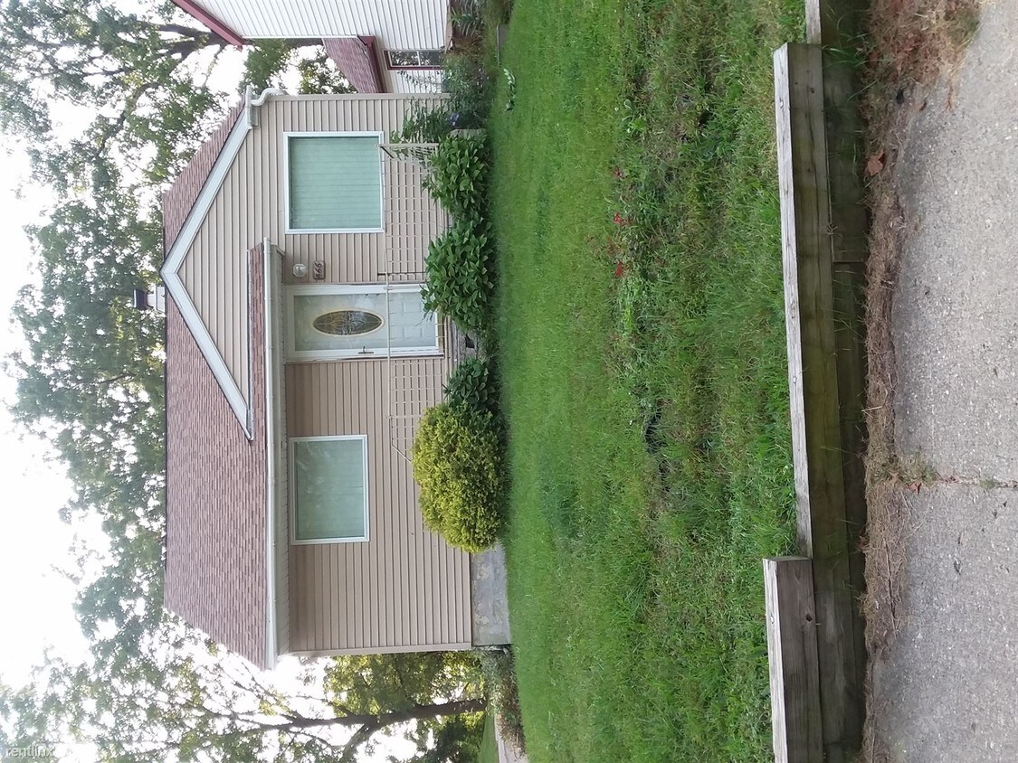 Primary Photo - 566 Howland Ave