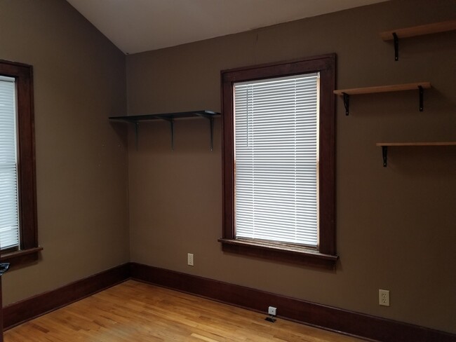 Foto del edificio - 2 bedroom House Close to Campus!