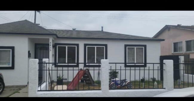 Foto del edificio - 4435 Boston Ave