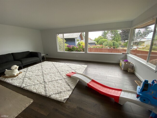 Foto del edificio - 4 br, 3 bath House - 4601 Lawton Lane West