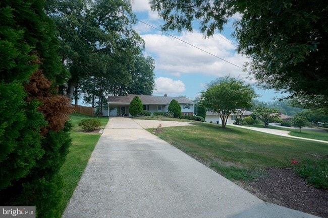 Foto del edificio - 2924 Gracefield Rd