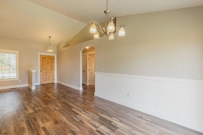 Building Photo - Beautiful 3 bed 2 bath Meridian home in th...