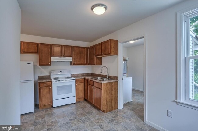 Kitchen - 3917 N 6th St