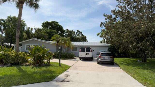 Foto del edificio - 4188 Larch Ave
