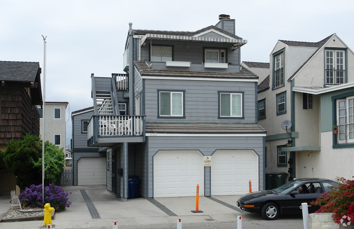 Primary Photo - 1081 Montauk Ln