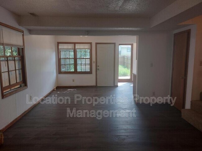 Building Photo - 324 Northwood Ln