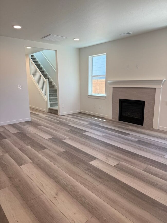 Building Photo - 61073 Unity Pl