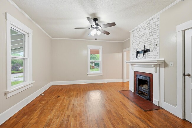 Building Photo - 303 Blount St