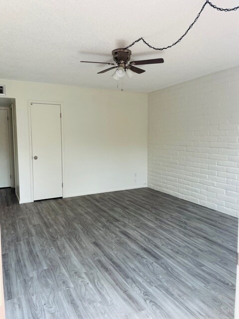Foto del edificio - FOR RENT