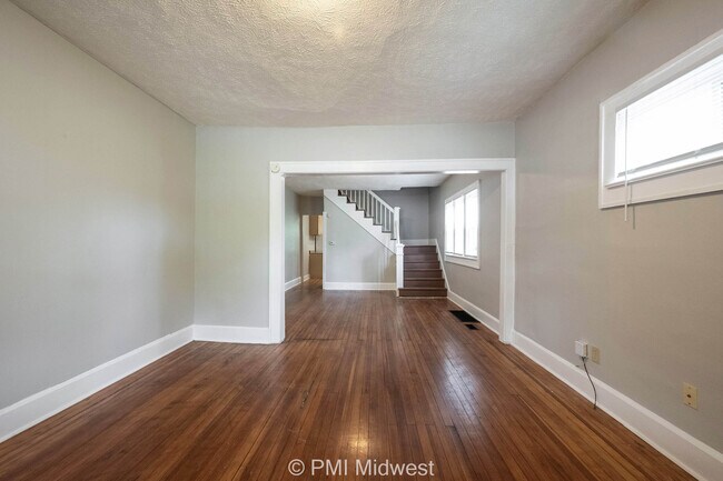 Building Photo - 411 W 40th St