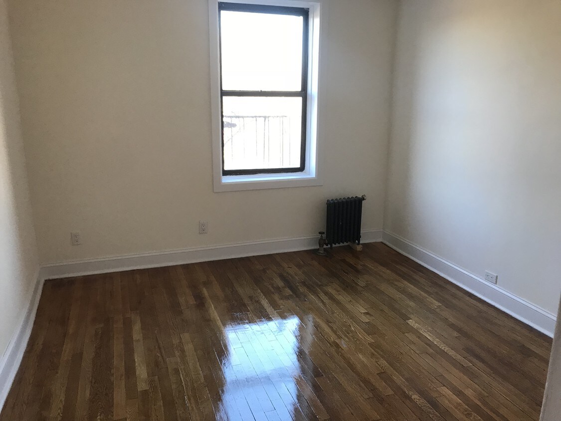 Primary Photo - 40-43 48th St