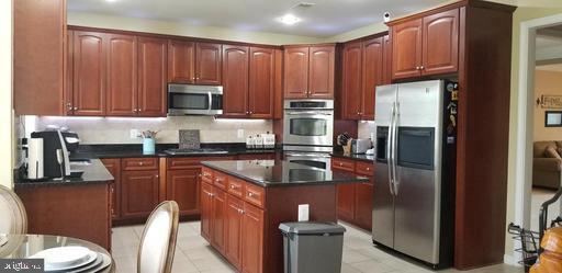 Foto del edificio - 8171 Douglas Fir Dr
