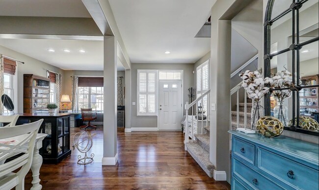 Foto del edificio - Gorgeous 4 Bedroom In The Grove!!