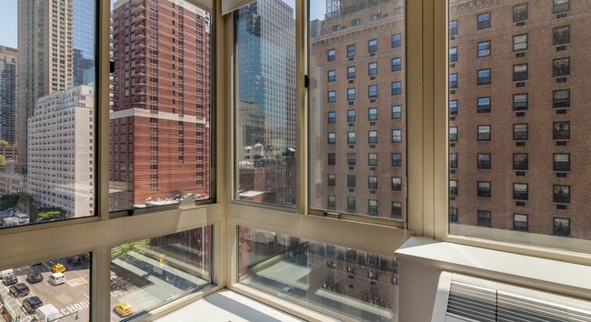 Foto del edificio - 308 W 50th St